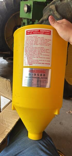 Central Pneumatic S-9588 Sandblaster 5 Gallon Yellow 1/4 Inch Npt 90 Psi