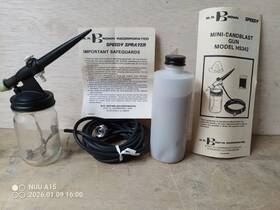 W R Brown Hs342 Speedy Mini-sandblast Gun With Air Hose Abrasive And Mask Nos